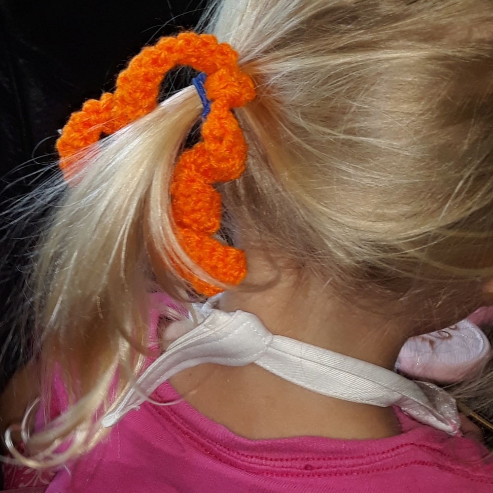 Crochet swirly hair ties!
